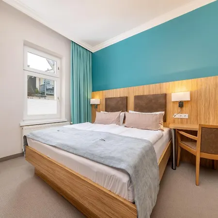 Strandhotel Zur Promenade Остзебад Бинц