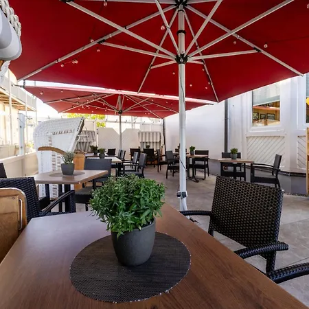 Отель Strandhotel Zur Promenade Остзебад Бинц