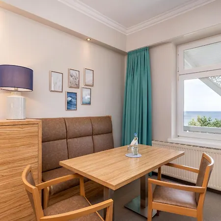 Strandhotel Zur Promenade Hotell