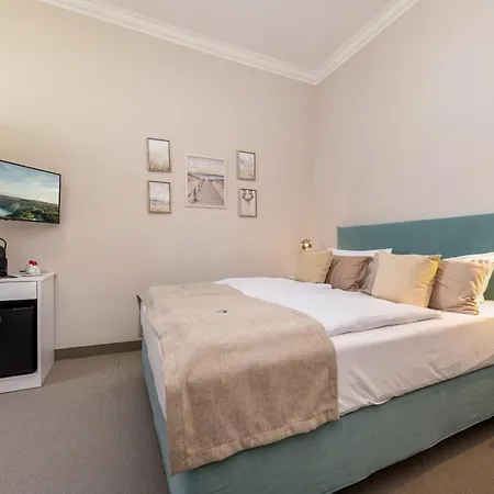Strandhotel Zur Promenade 3*