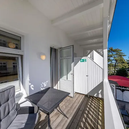 Strandhotel Zur Promenade Отель 3*