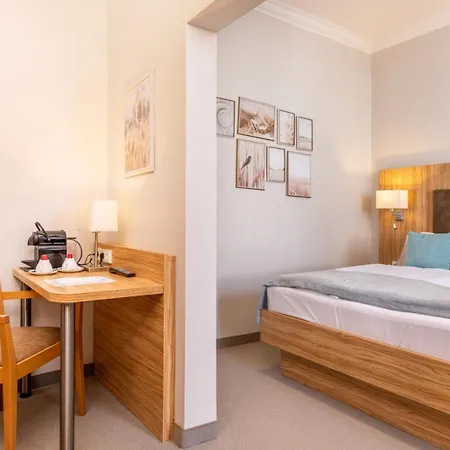 Отель Strandhotel Zur Promenade Остзебад Бинц