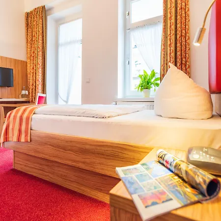 Отель Strandhotel Zur Promenade Остзебад Бинц